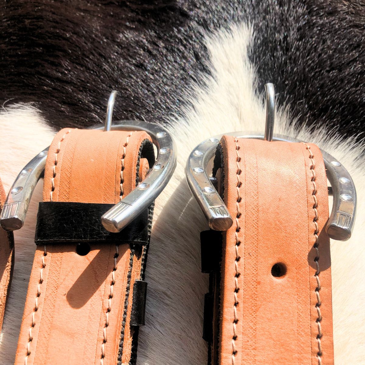 Arreata Em Couro Com Argola Ferradura Inox Natural