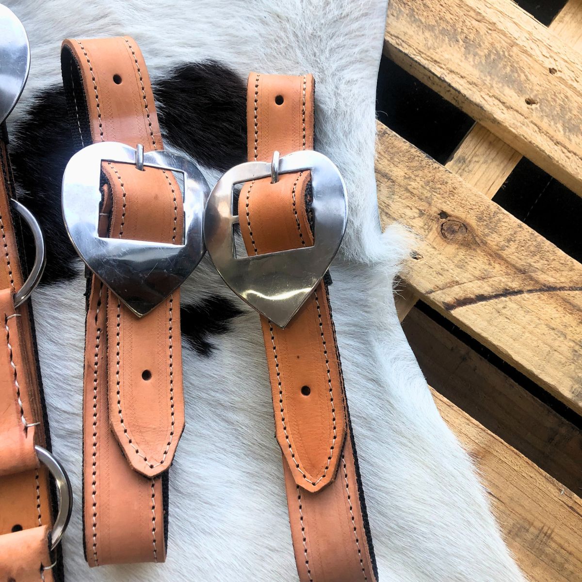 Arreata Em Couro Com Argola Coração Inox Natural