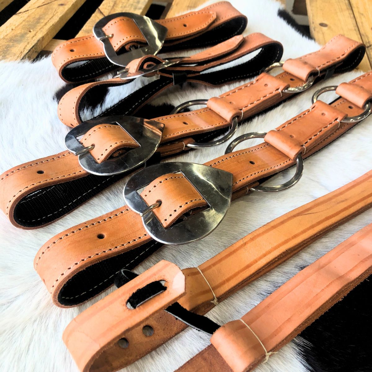 Arreata Em Couro Com Argola Coração Inox Natural