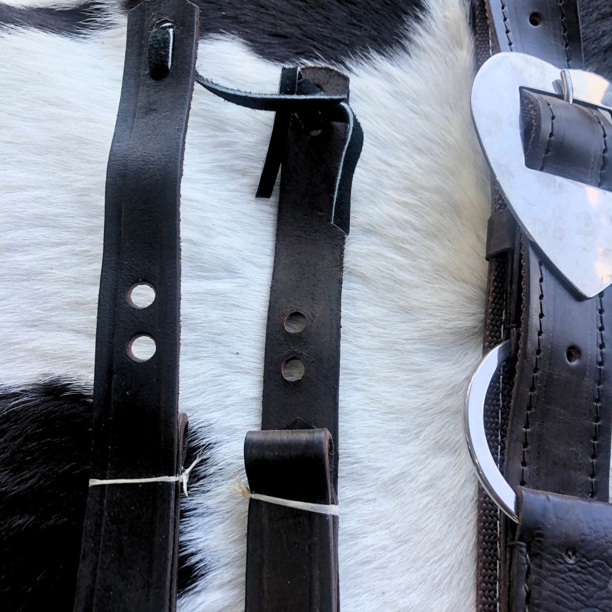 Arreata Em Couro Com Argola Coração Inox Marrom