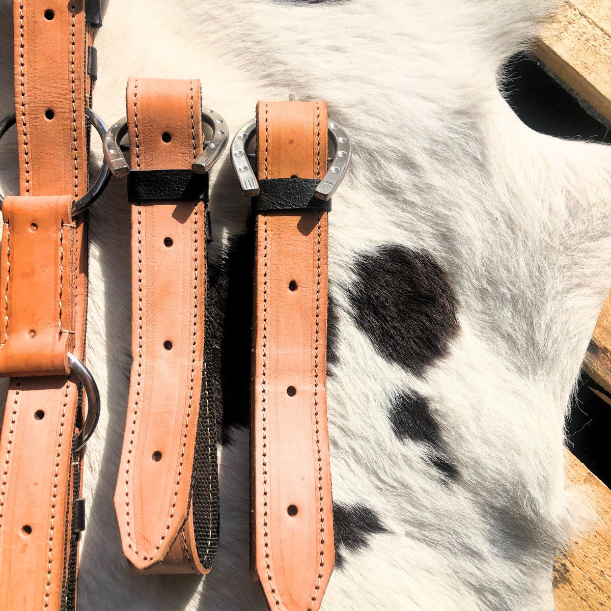 Arreata Em Couro Com Argola Ferradura Inox Natural