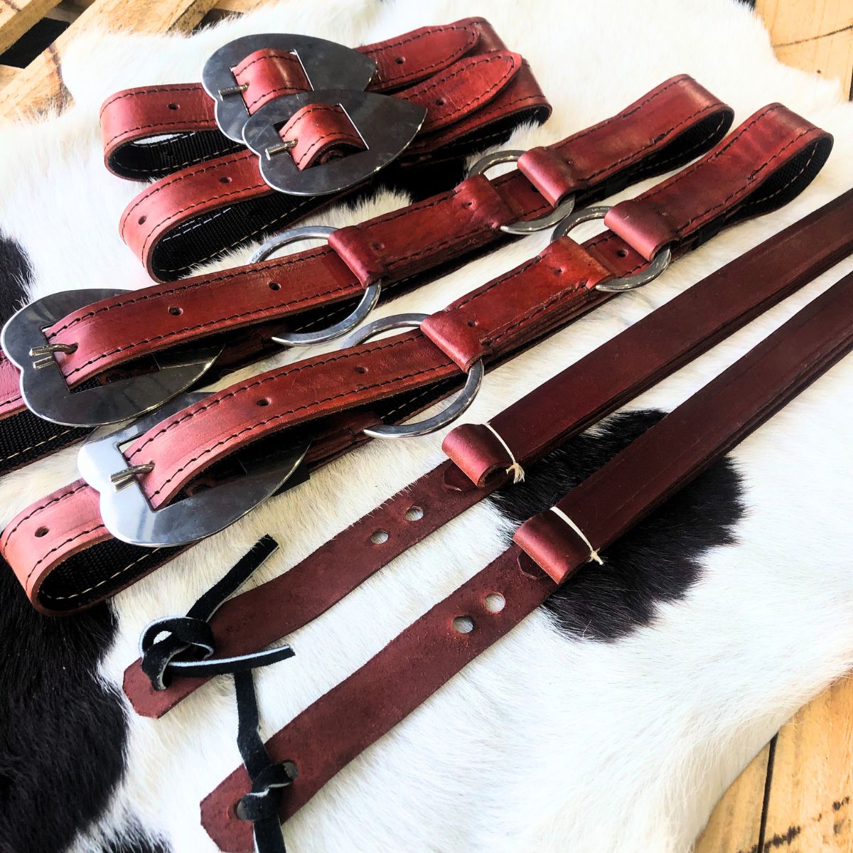 Arreata Em Couro Com Argola Coração Inox Havana