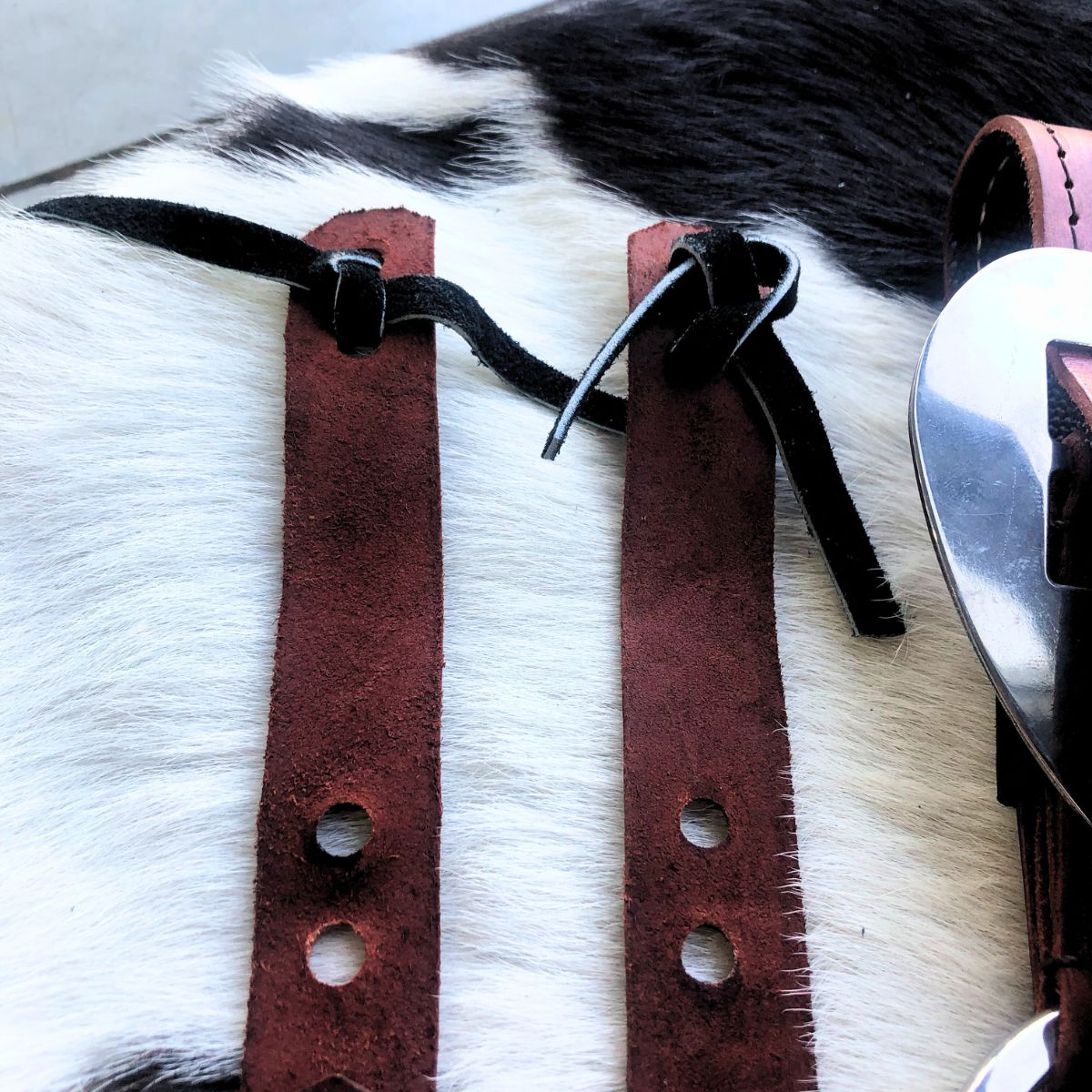 Arreata Em Couro Com Argola Coração Inox Havana