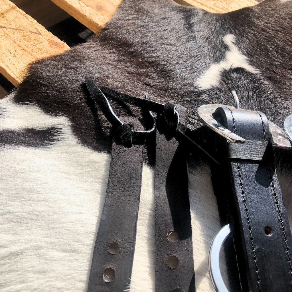 Arreata Em Couro Com Argola Ferradura Inox Preta
