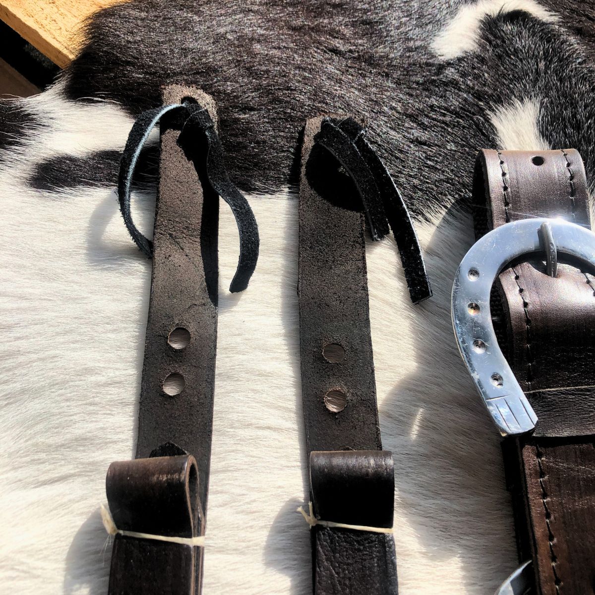Arreata Em Couro Com Argola Ferradura Inox Marrom