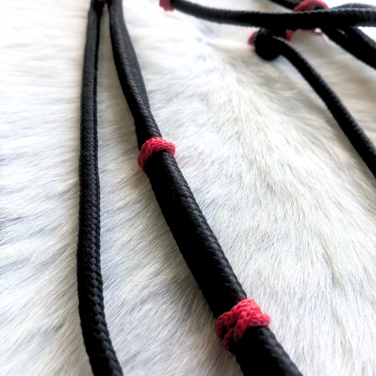 Cabeçada Em Cordinha De Poli Preto Com Vermelho