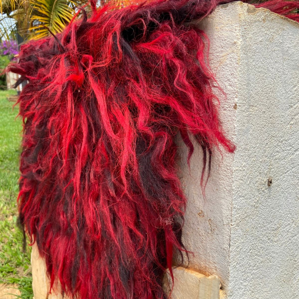 Cochonilho Penteado Em Lã De Carneiro Vinho