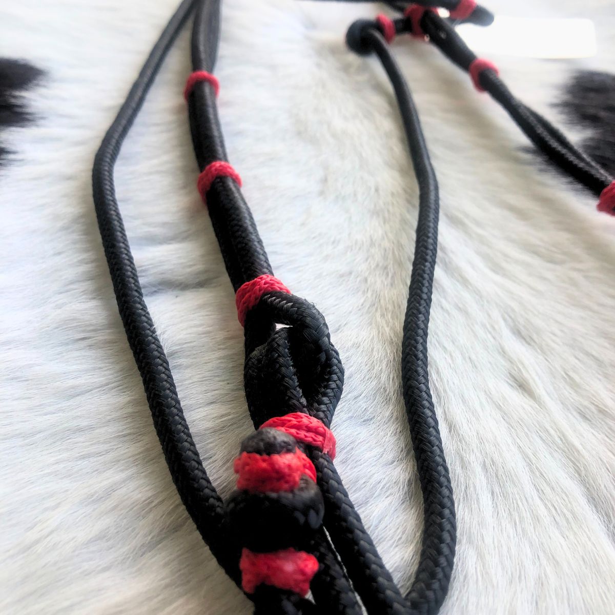 Cabeçada Em Cordinha De Poli Preto Com Vermelho