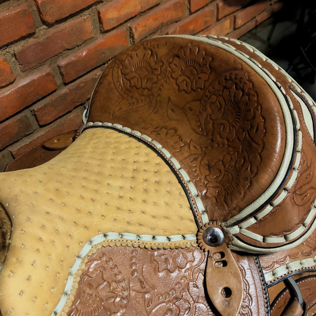 Sela Prova de Laço  Passeio Assento Seco Entalhada Natural Completa