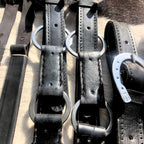 Arreata Em Couro Com Argola Ferradura Inox Preta