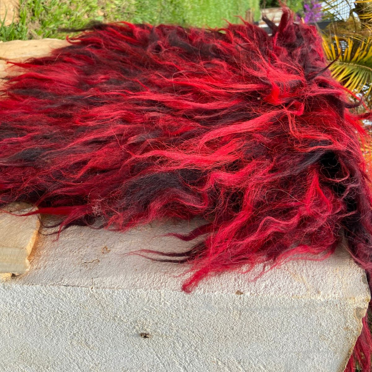 Cochonilho Penteado Em Lã De Carneiro Vinho