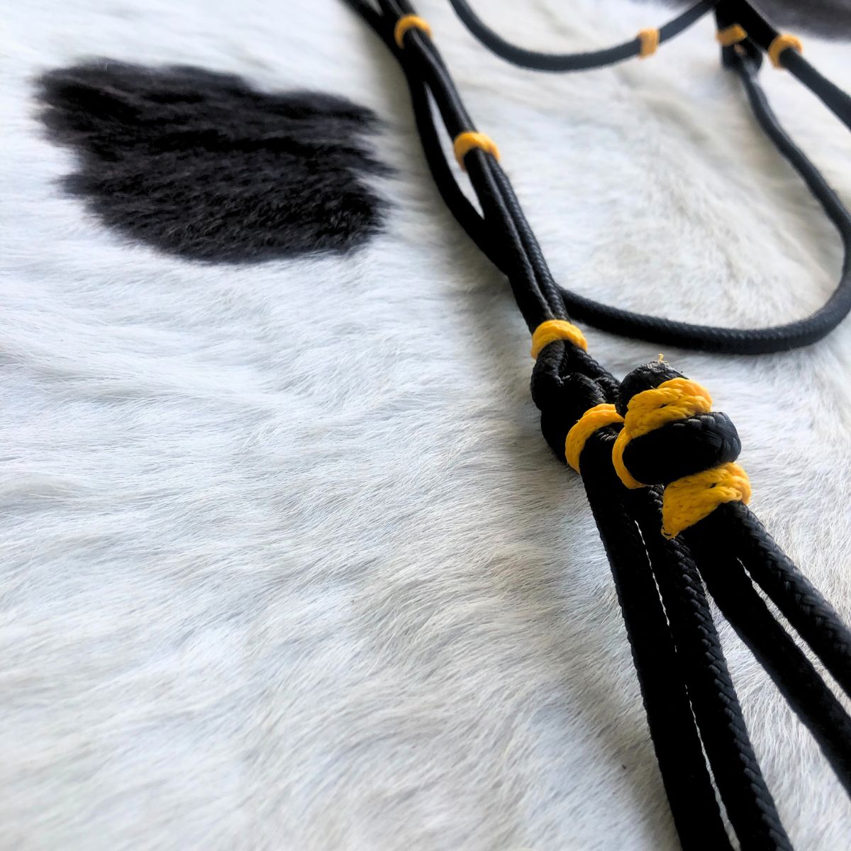 Cabeçada Em Cordinha De Poli Preto Com Amarelo