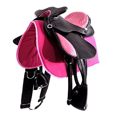 Sela Australiana Preta Com Rosa Infantil De Cabeça Com Abas Luxo Completa 12 Polegadas + Acessórios